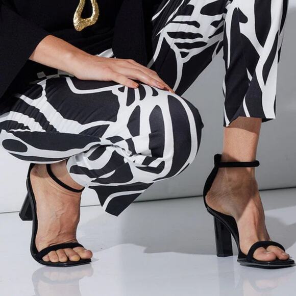 NATORI Glow Suede Black Sandal Size 9 EUC - Picture 8 of 8